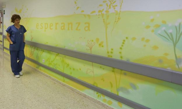 Pepe Yáñez. La UCI de Mérida ya luce una nueva decoración artística como proceso de humanización