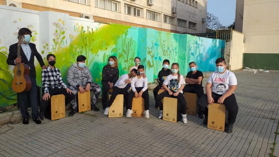 Pepe Yáñez. La alegría de Alalá, visible en esta pintura mural del Polígono Sur